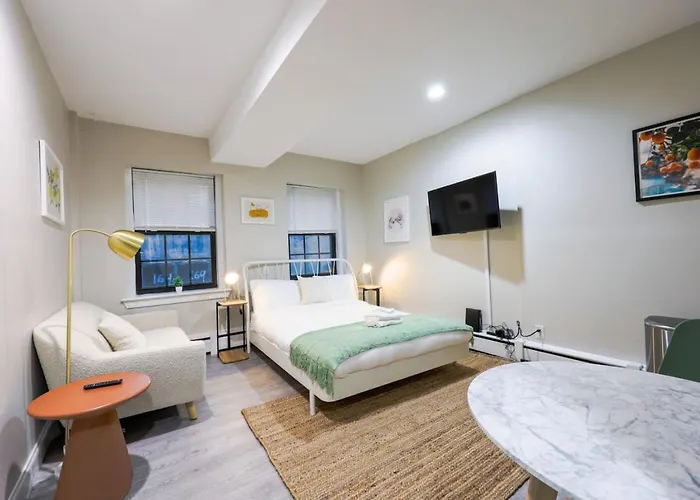 Studio Nestled In Back Bay